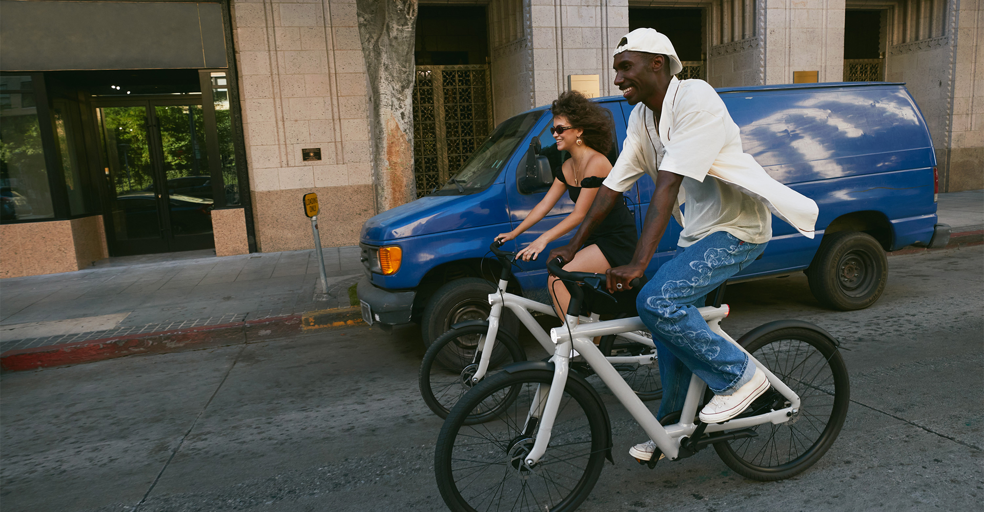 VanMoof S5 and A5 in the city