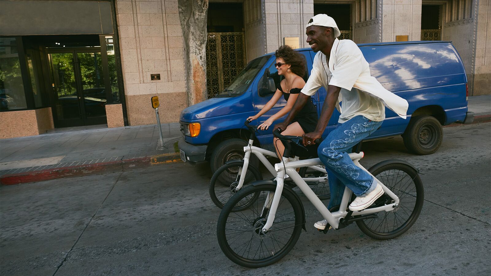 VanMoof S5 and A5 in the city